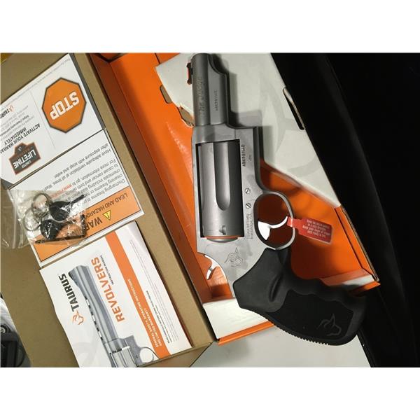45 LC / .410 Taurus Judge Magnum 3” Matte Stainless 3 inch " barrel 2-441039MAG
