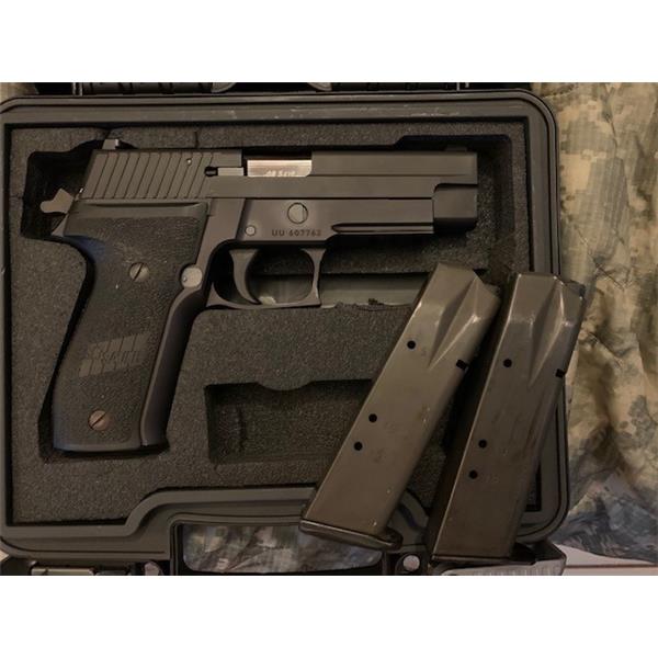 Sig Sauer P226 .40 S&W P226R DA/SA tritium night sights