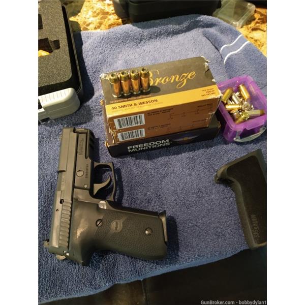 .40 S&W Sig sauer p229 Dak 40 cal w/ 180 rounds. 3 inch " barrel