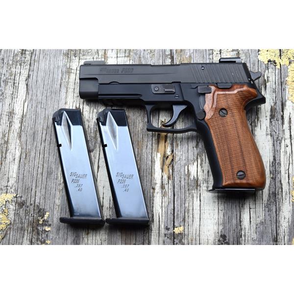 Sig Sauer P226 .40 S&W DA/SA 4.4" with 3-12rd Magazines E26R-40-B Nitron Tru-Glo Sights 4 inch " barrel P-226