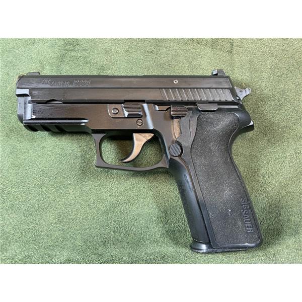 9mm Luger SIG Sauer P229R Night Sights No Case One 13 Round Mag LB6-374 4 inch " barrel