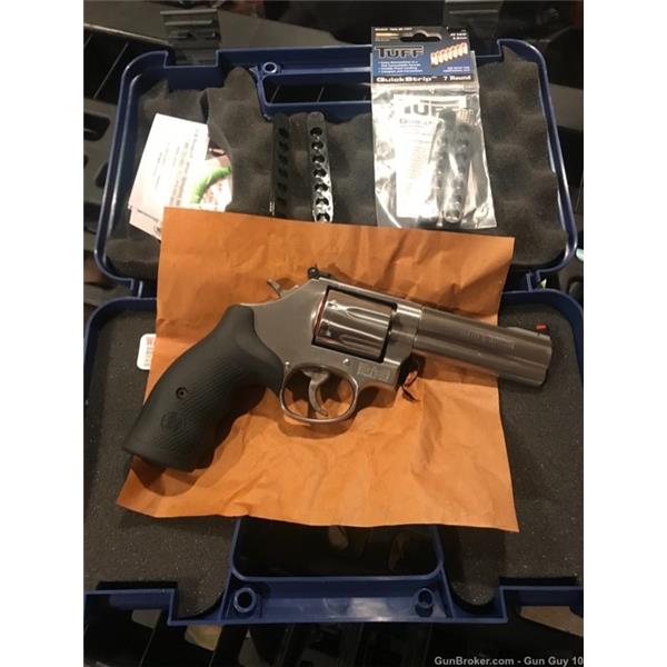 .357 Mag. Smith & Wesson / S&W LNIB 686 Plus 7 shot Mag w/ ammo 4 inch " barrel