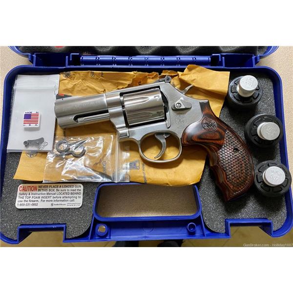.357 Mag. Smith & Wesson / S&W 686 Plus + Deluxe 3" Mag with the plug and 3 inch " barrel