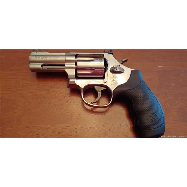 .357 Mag. 686 Plus Smith & Wesson / S&W SMITH WESSON MODEL 686-6 PLUS MAGNUM 3 INCH 164300