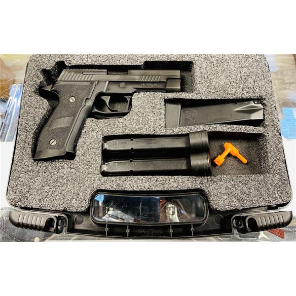 9mm Luger Sig Sauer P226 Semi Automatic Pistol 3 Three Mags Case 15 Round TACOPS 4 inch " barrel
