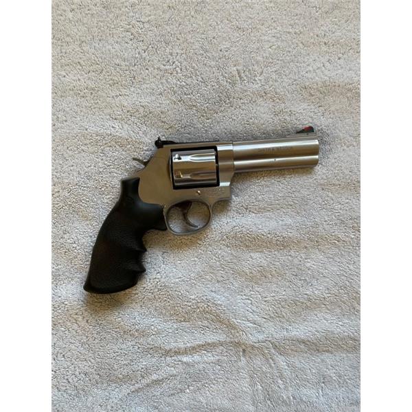 .357 Mag. Smith & Wesson / S&W 686 Plus 4" MAG 4 inch " barrel