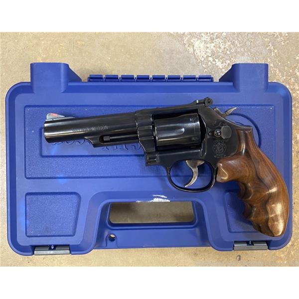 .357 Mag. Smith & Wesson / S&W Model 19-9 Combat Magnum revolver NOT COLT 4 inch " barrel
