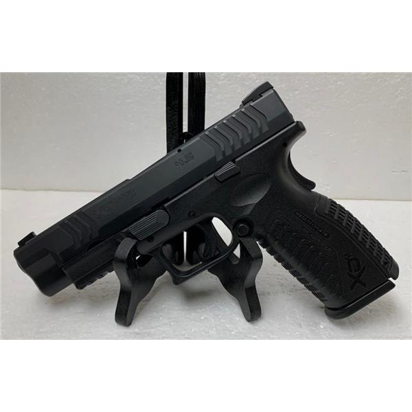 Springfield Armory XDM .40 S&W /Trijicon Night Sights and XD Gear