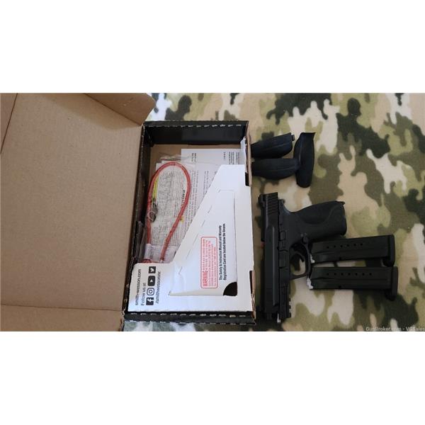 9mm Luger M&P 9 Smith & Wesson / S&W MP9 M&P9 M2.0 With Safety 2x 17 round mags 022188869231 11524