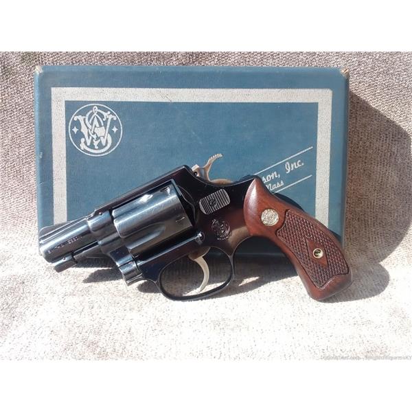 .38 Spl. Smith & Wesson / S&W Model 36 No Dash Mfg 1962 Flat Latch 38 Spl Box Excellent C&R Res 2 inch " barrel