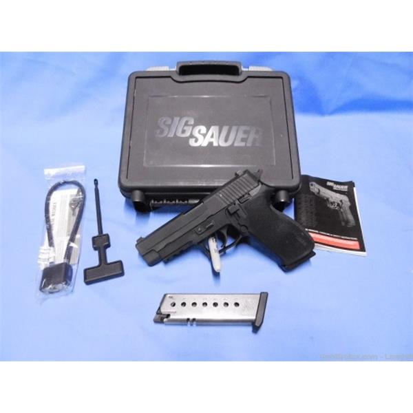 .45 ACP P220R SIG SAUER 220R .45ACP 4.4" 2-8 ROUND MAGS #220R-45-B *NO RESERVE* 798681289738 4 inch " barrel