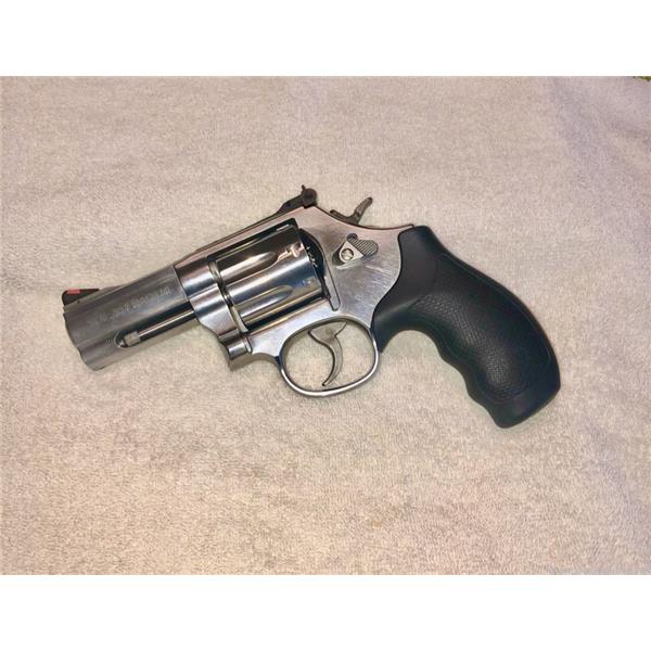 .357 Mag. 686 Plus Smith & Wesson / S&W 686-6t (7-shot) 357 magnum revolver 164300 3 inch " barrel M686-6