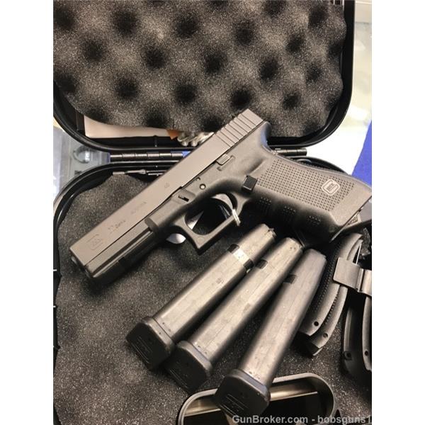 .40 S&W G22 GEN4 GLOCK 22 Gen4 With Night Sights Excellent 1 penny
