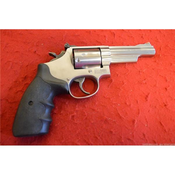 .357 Mag. Smith & Wesson / S&W model 66-4 357 Mag Stainless Revolver