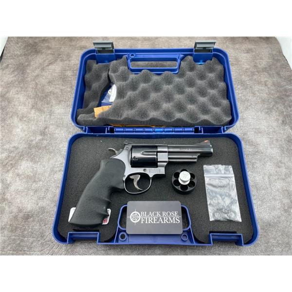 .44 Mag. Smith & Wesson / S&W 29 4 INCH Mag with box PREOWNED No Reserve
