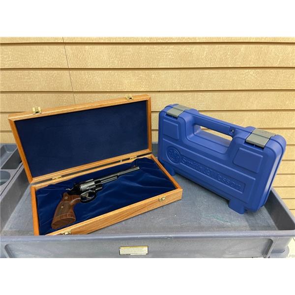 .44 Mag. Smith & Wesson / S&W 150145 29 Classic 44 Rem Mag 6 Round 6.50" Blued Wood Grip 022188129915 inch " barrel