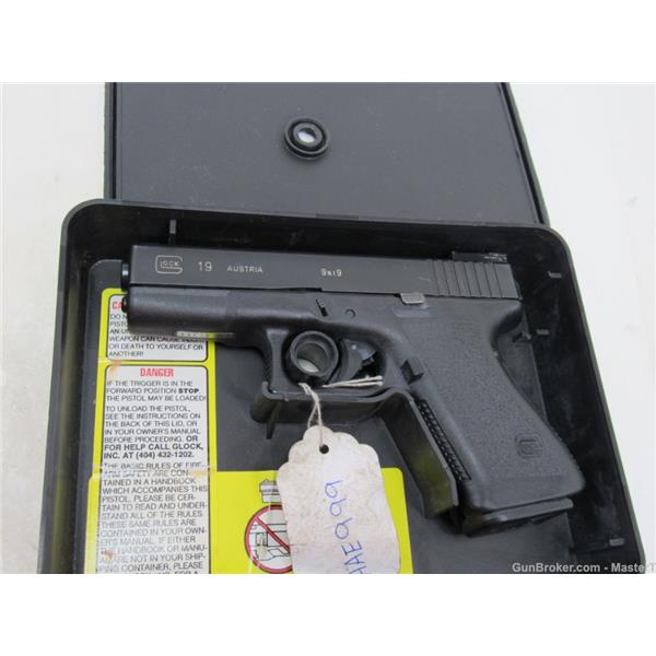 9mm Luger G19 Glock 19 Gen 2 Mfg 1992 w/U Notch Mag & Tupperware NICE ! No Resv