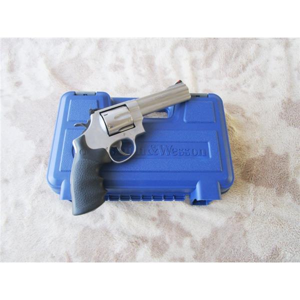 .44 Mag. Smith & Wesson / S&W 629-6 CLASSIC 44 Mag 5" Full Underlug Mfg 2009 5 inch " barrel