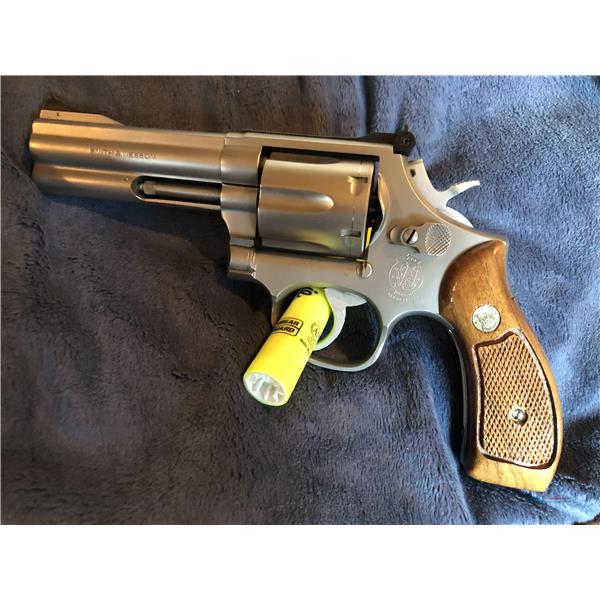.357 Magnum SMITH & WESSON INC Smith Wesson 686 CS1 4in 357 Revolver