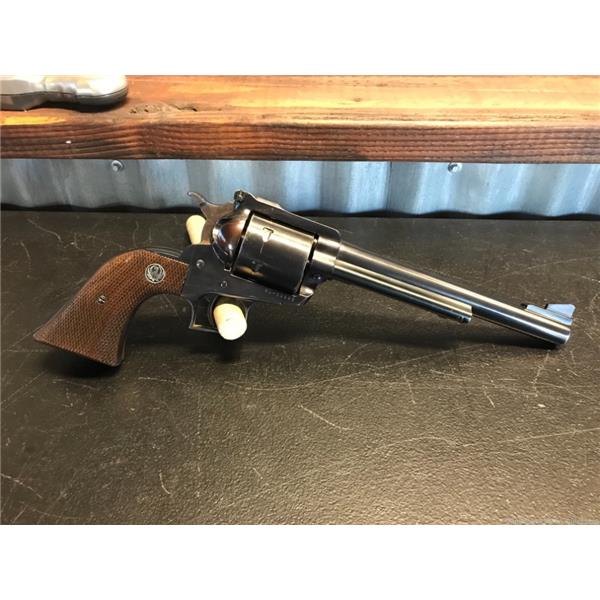 .44 Mag. Ruger / Sturm, & Co. 1975 New Model Super Blackhawk Mag 7.5” bbl Checkered Grip 040048 7 inch " barrel