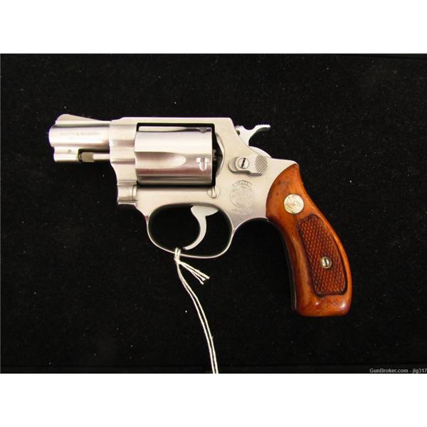.38 Spl. Smith & Wesson / S&W SMITH WESSON MODEL 60 38 SPL STAINLESS WOOD GRIP 4-26-359 2 inch " barrel