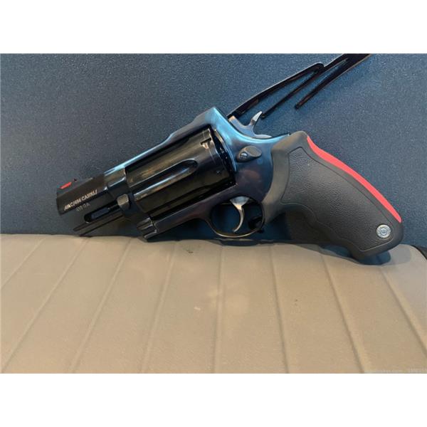 .45 LC/.410 Taurus Raging Judge 410/45 LC/454 casull. Ammo/holster 3 inch " barrel
