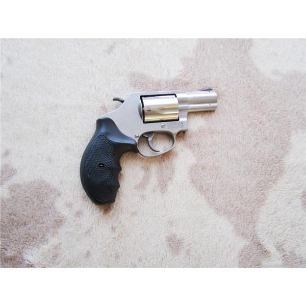 .357 Mag. Smith & Wesson / S&W Model 60-14 Chief's Special 357 Mag 2" Snub Nose Stainless STS 2 inch " barrel