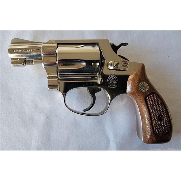 .38 Spl. Smith & Wesson / S&W S&W, 36 Chief's Special 2" , 38 BOX 1981 Nickel NICE 2 inch " barrel
