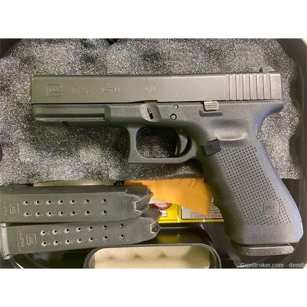 9mm Luger G17 GEN4 GLOCK 17 GEN 4 WITH FACTORY NIGHT SITES TRADE IN *NO RESERVE*