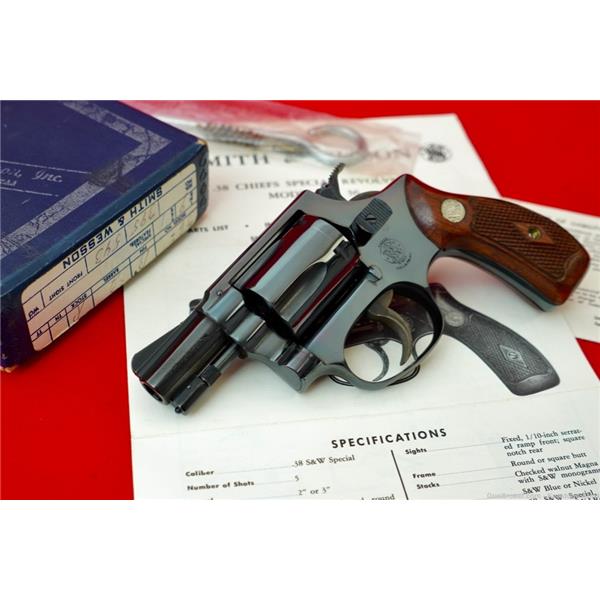 .38 Spl. Smith & Wesson / S&W Rare Model 36 2" Flat Latch Diamond Grips Original Box Consignment