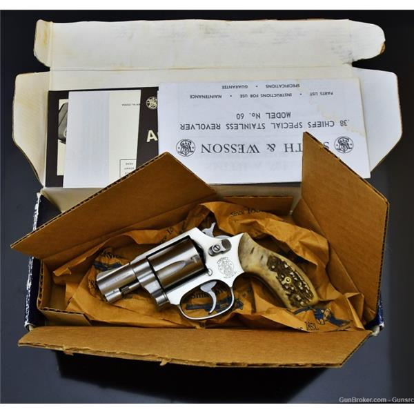 .38 Spl. Smith & Wesson / S&W NICE MODEL 60 CHIEF'S SPECIAL W/BOX &STAG GRIPS MFG1987 NO RESERVE! 2 inch " barrel