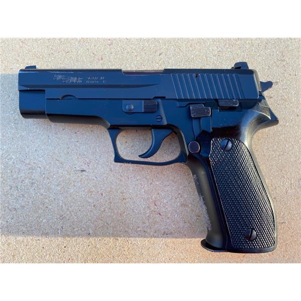 9mm Luger West German Sig Sauer P226 9MM w/ 4 Mags Germany P-226 226