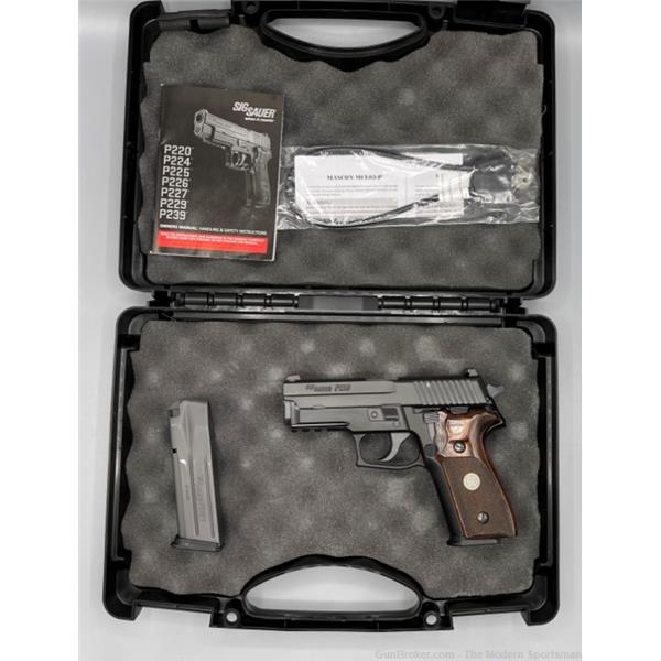 9mm Luger Sig Sauer P229 Classic Wood Grip Pistol LIKE NEW 229 E29R-9-CWG 798681639151