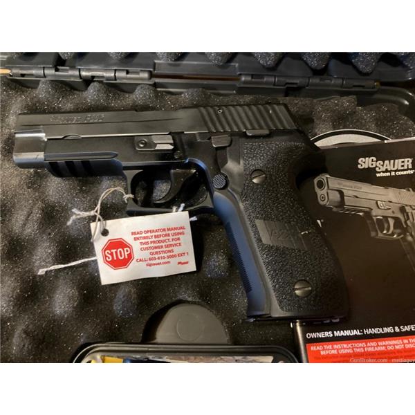 Sig Sauer P226 DA/SA, .40 S&W, night sights, 3X12 rd, LE26R-40, UNISSUED LE gun 4 inch " barrel