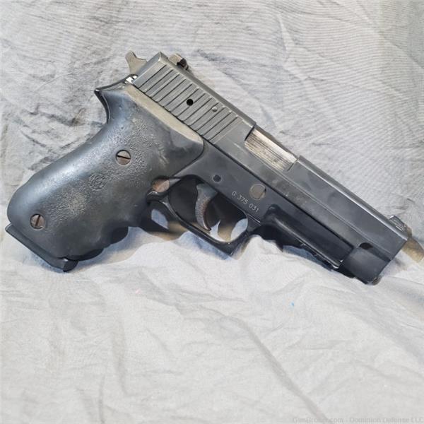 Sig Sauer P220 pistol .45 ACP all black with rail, rubber grips No Reserve! 4 inch " barrel