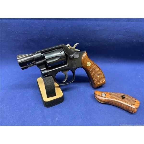 .38 Spl. Smith & Wesson / S&W 10-7 Peruvian Police model. Unfired, and like new in the box 2 inch " barrel