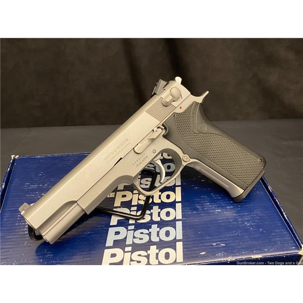 Smith & Wesson / S&W Scarce 1006 w/box 10mm 5"