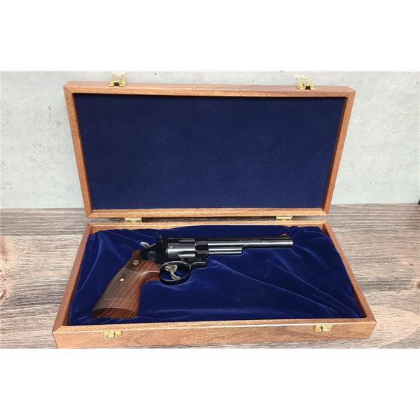 .44 Mag. Smith & Wesson / S&W 29-10 .44mag 6.5" w/ Display Case and ammo 6 inch " barrel
