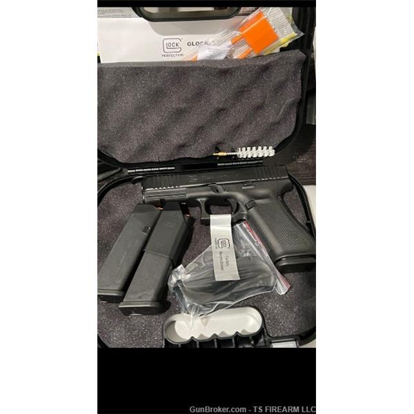 .40 S&W Glock G22 Gen 5 40S&W 4.49" Black 4 inch " barrel