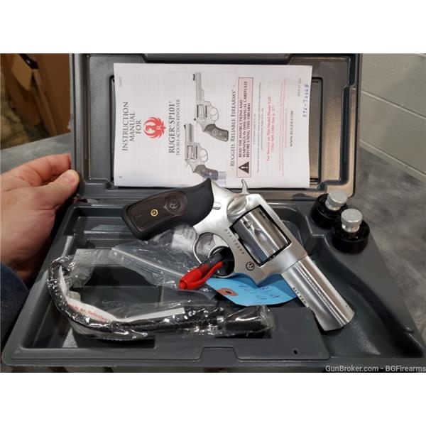Ruger / Sturm, & Co. model SP101 .327 Federal Magnum 3" barrel w/box $.01 179-273 3 inch "