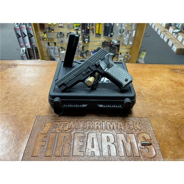 .40 S&W SIG SAUER P226 ELITE SEMI AUTO 40S&W PISTOL W/ CASE AND 2 MAGS 33526 4 inch " barrel