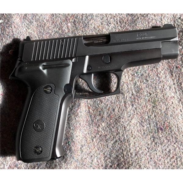 9mm Luger P226 Used Sig Sauer Crimson Trace Laser Grips Germany