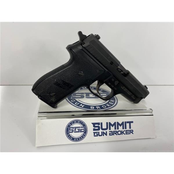 SIG SAUER P229 DA/SA (.40 S&W) (GOOD) COMES W/ 3 MAGAZINES