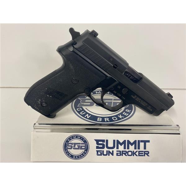 SIG SAUER P229 DA/SA (.40 S&W) (VERY GOOD) COMES W/ 3 MAGAZINES