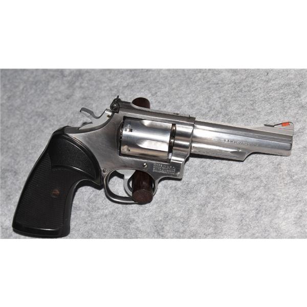 .38 Spl. Smith & Wesson / S&W LOOK! SMITH WESSON 66-2 357 MAG STAINLESS DOUBLE ACTION REVOLVER USED