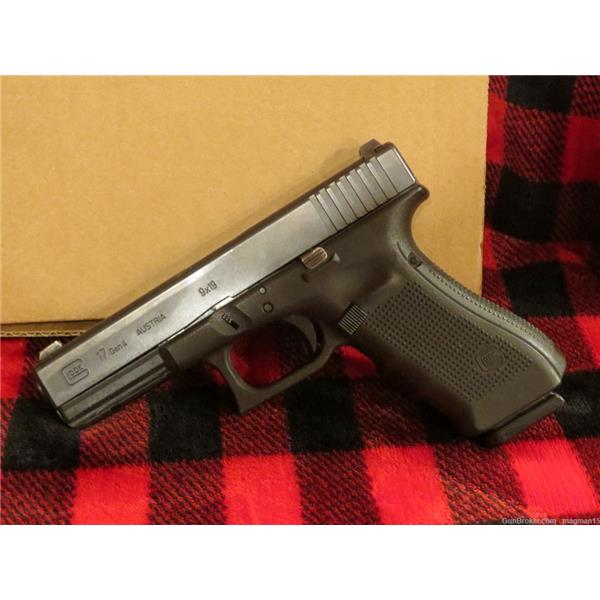 9mm Luger G17 GEN4 Glock 17 Gen 4 WITH NIGHT SIGHTS LIKE NEW