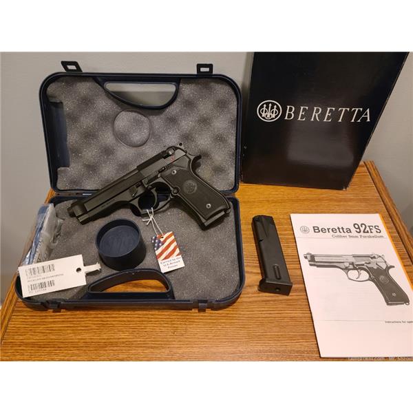 Beretta M9 9mm Luger 92FS w/ two 15-Round Mags - New in Box J92M9A0M 082442816371