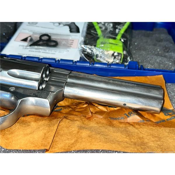 SW 686 New and Used Price, Value, & Trends 2024