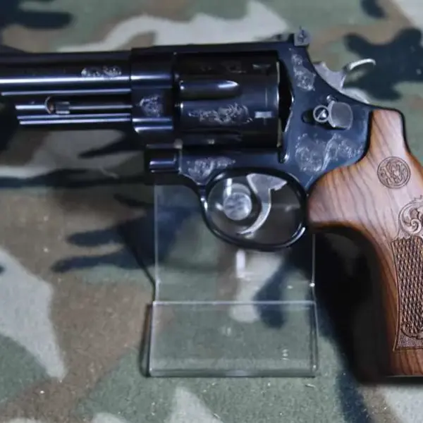 n☺︎ Smith & Wesson Model 29 Machine Engraved .44 Magnum N-Series Frame