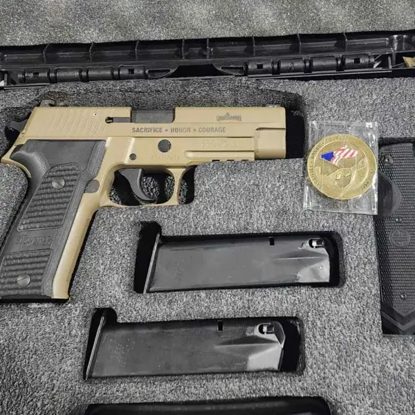 トイガン sigsauer p226 Miniature SIG Sauer P226 Toy Gun – Tonya Toys